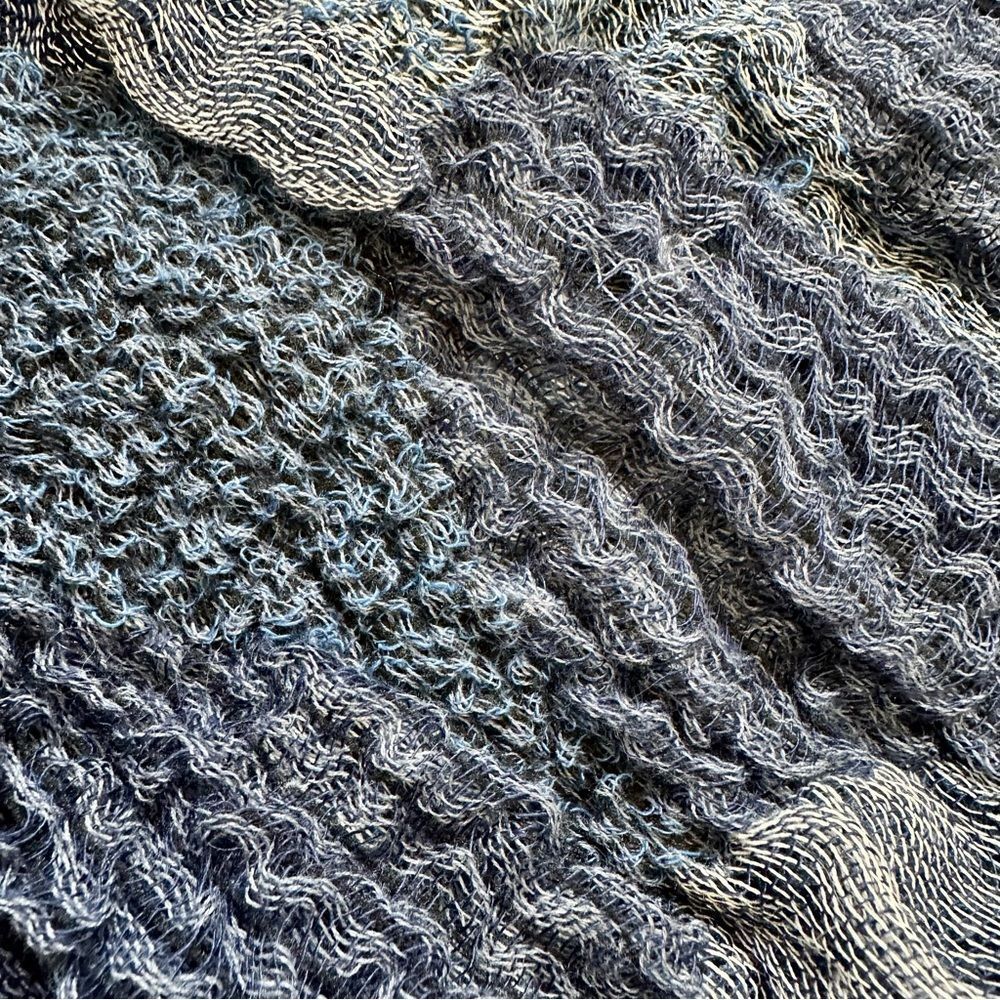 Long blue scarf - Picture 3 of 9